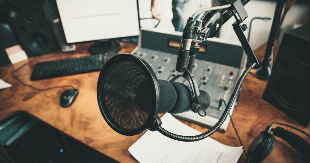 What Is Podcast Advertising and How Does It Work